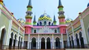 Masjid Agung Tuban berdiri dengan megah di tengah alun – alun kota Tuban dan berada tidak jauh dari kompleks makan Sunan Bonang. (Istimewa)
