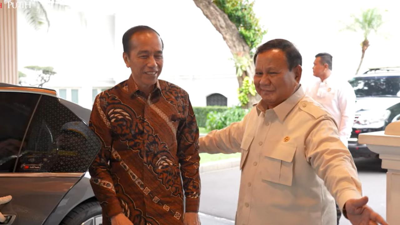 VIDEO: Terungkap Obrolan Jokowi & Prabowo Dua Jam di Istana, Ada Momen Seskab Teddy Cium Tangan