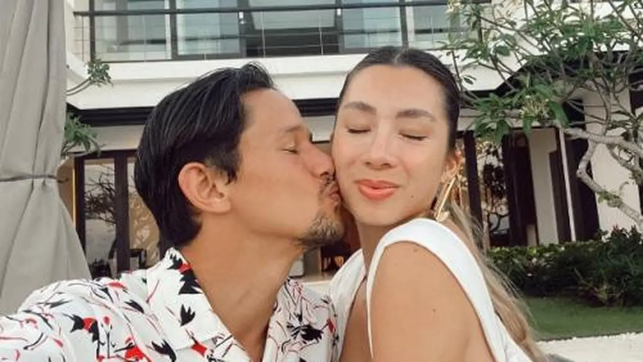 Pasangan artis memilih menikah di luar negeri karena berbeda agama. (Foto: Marcell Siahaan dan Rima Melati Adams/Instagram)