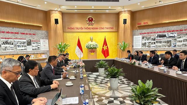 Pertemuan antara Menteri Perindustrian RI Agus Gumiwang Kartasasmita dengan Menteri Perindustrian dan Perdagangan Vietnam Nguyen Hong Dien di Hanoi, Kamis (11/1/2024).