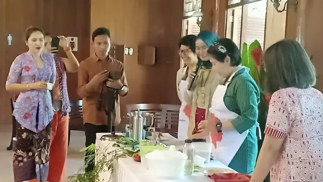 Komunitas Kebaya, Kopi, dan Buku