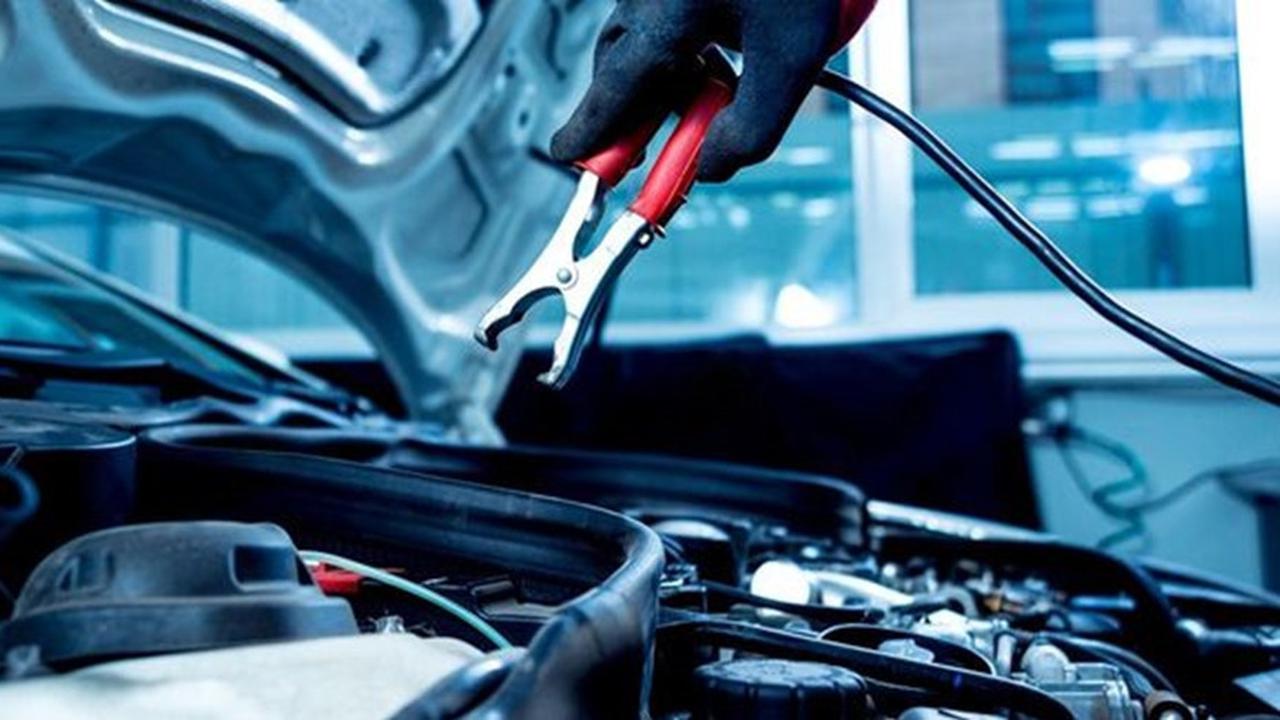 Aki Mobil Lemah? Ketahui Tanda-tanda dan Metode Sederhana untuk Memeriksanya!