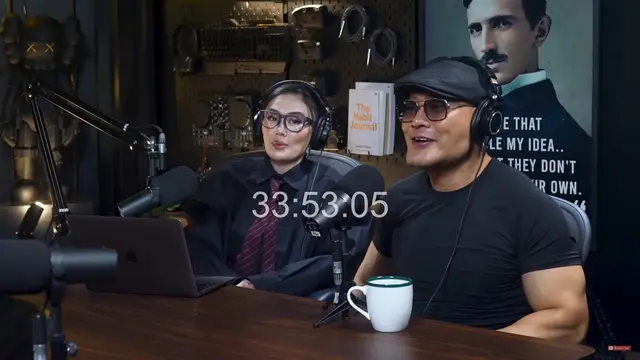 Agnez mo dan ari bias di persidangan. (credit:youtube.com/@corbuzier)
