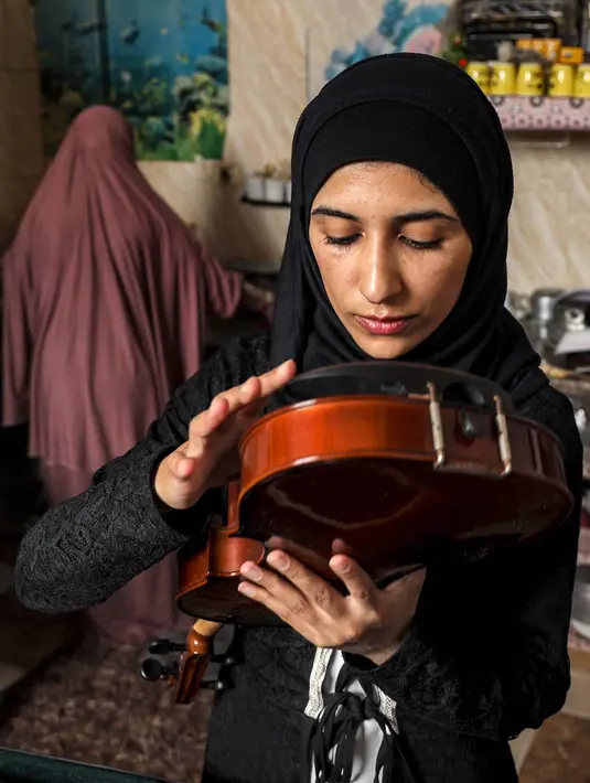 Jawaher al-Aqraa mengatakan pemandangan yang ia saksikan di Gaza bisa membuatnya sangat marah. (Eyad BABA/AFP)