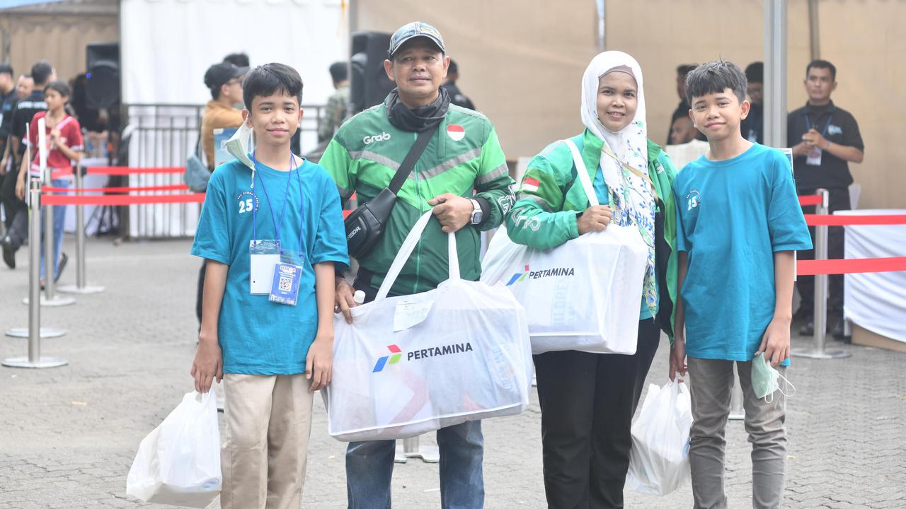 Pertamina Berikan Bantuan Seragam dan Peralatan Sekolah untuk Anak Tukang Ojek