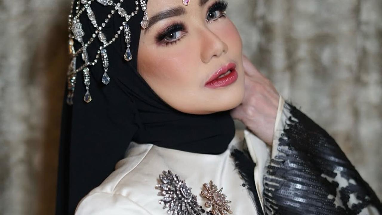 Transformasi Fashion Reza Artamevia dari Tahun 90-an hingga Kini Berhijab