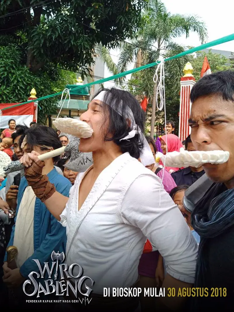 Wiro Sableng ikut lomba makan kerupuk saat Hari Kemerdekaan (Instagram/ vinogbastian__)