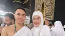 Menjadi seorang mualaf memang tidak mudah, berlajar agama dari awal memang banyak sekali lika-likunya. Tidak sedikit penggemar yang turut merasakan keadaan Stevi saat dikritik karena melepas hijab. Namun tidak sedikit yang mendoakannya agar ia selalu sabar dan bisa menjadi pribadi semakin baik. (Liputan6.com/IG/@steviagnecya)