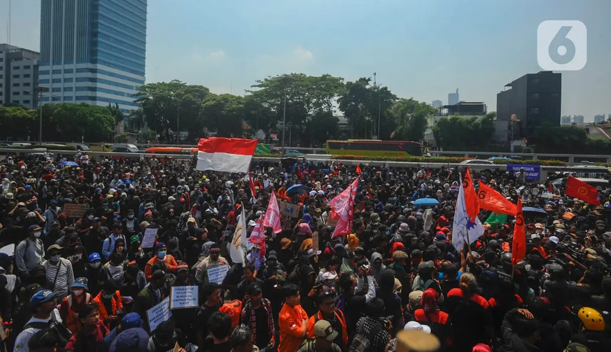Aksi yang digelar ini sehari setelah Badan Legislasi (Baleg) DPR RI, menggelar rapat panitia kerja terkait Revisi UU Pilkada, pada Rabu (21/8). (merdeka.com/Arie Basuki)