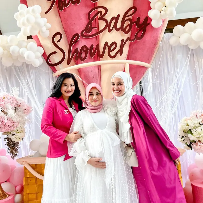 Titi Kamal dan Shireen Sungkar di acara baby shower Aurel Hermansyah