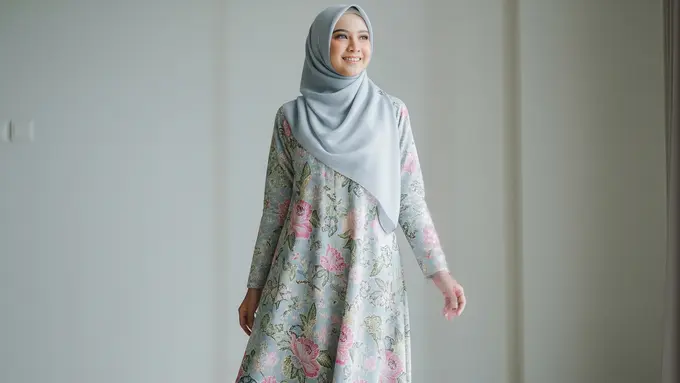 Model Gamis Batik Motif Bunga Pastel