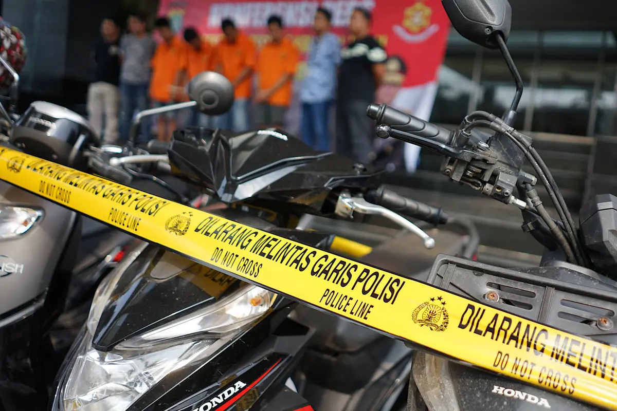 Pencuri Sepeda Motor Berpistol