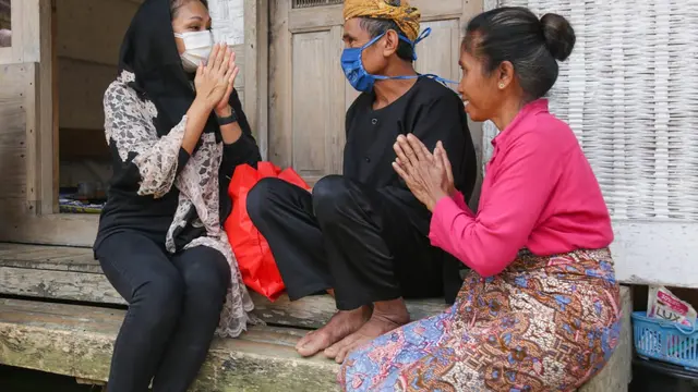 Kunjungi Kampung Naga, Dharma Wanita Kemensos Ajak Warga Gotong Royong Hadapi Covid-19