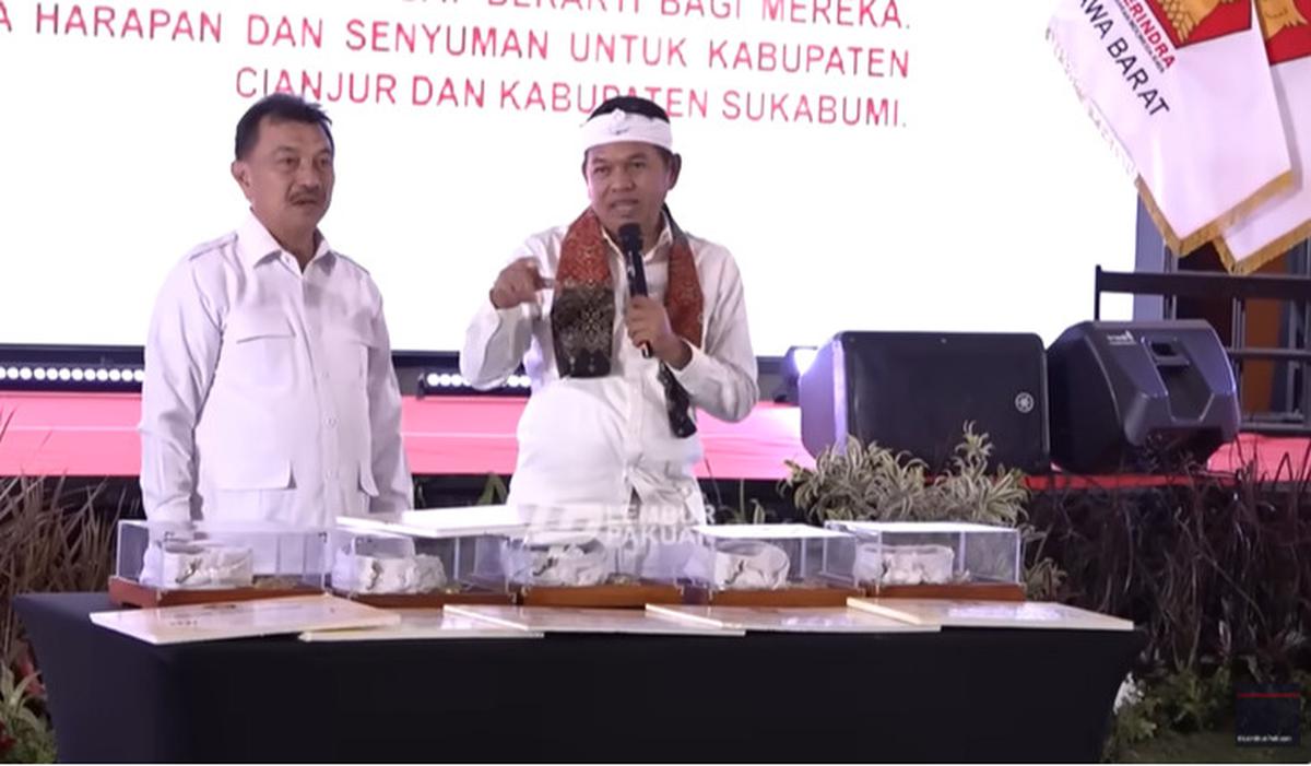 Bantu Korban Bencana, Dedi Mulyadi Lelang Ikat Kepala Capai Rp1,6 Miliar