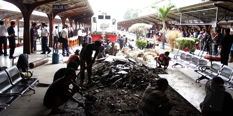 Usai Dihantam Lokomotif, Lantai Stasiun Kota Langsung Diperbaiki