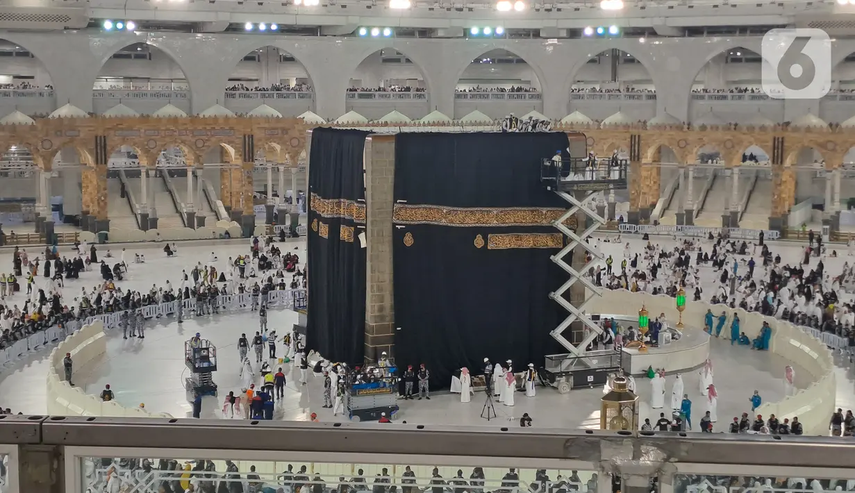 Namun tradisi mengganti kiswah Ka'bah pada 1 Muharram atau tahun baru hijriah ini baru dilakukan mulai 2022 lalu. (FOTO:MCH PPIH ARAB SAUDI 2023)