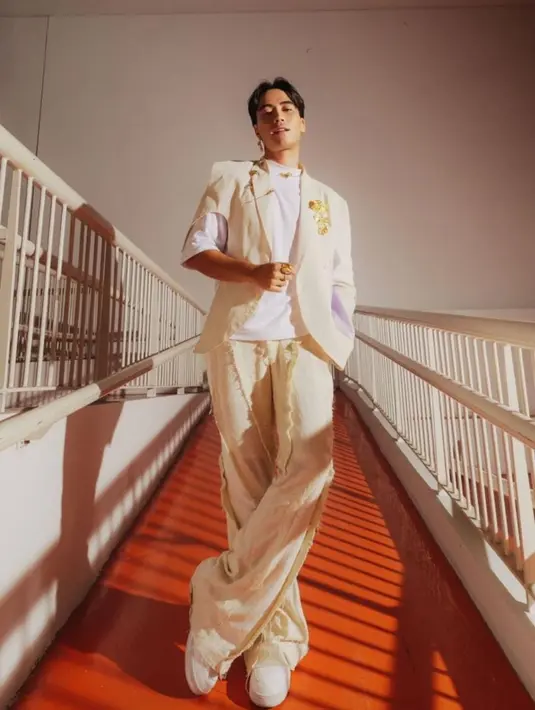 Dalam keterangan lainnya, Vidi Aldiano juga mengatakan penampilannya kali ini merupakan request dari netizen [instagram/vidialdiano]