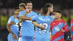 Sejak dilatih Diego Simeone pada 2011 silam, Atletico Madrid menjelma menjadi tim elite di Spanyol bahkan di Eropa. Saat berlaga di Eropa, mereka tercatat pernah menyingkirkan 5 klub asal Inggris di babak gugur kompetisi antar-klub Eropa. Klub mana saja? (AP/Dave Thompson)