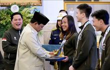 Momen Prabowo Hitung Medali Emas Martina Ayu, Istana Negara Bergemuruh Tepuk Tangan