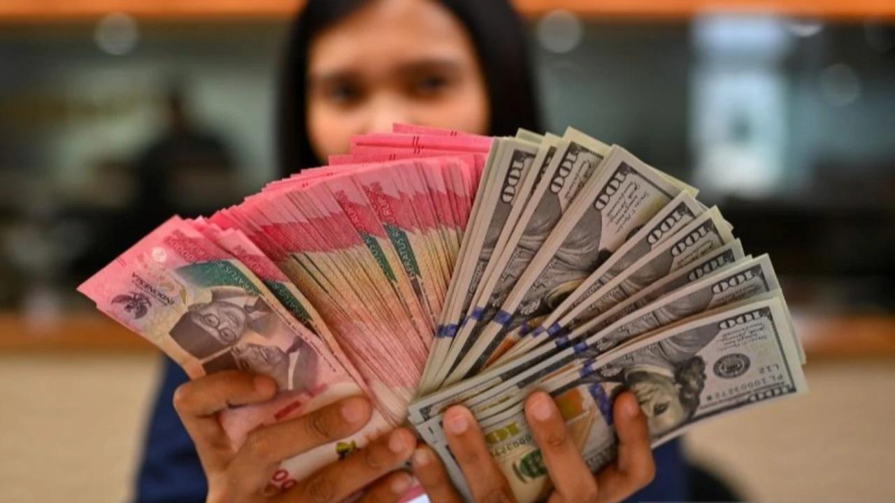 Celios: Risiko PHK Akibat Pelemahan Rupiah Harus Diantisipasi
