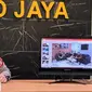 Kabid Humas Polda Metro Jaya Kombes Trunoyudo menjelaskan alur dari video Mario Dandy Satriyo yang mengenakan kabel ties sendiri saat proses pelimpahan Tahap II ke Kejaksaan Negeri Jakarta Selatan, Minggu (28/5/ 2023). (Liputan6.com/ Nanda Perdana Putra)