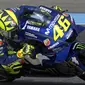 Pembalap Movistar Yamaha Valentino Rossi finis di posisi keempat dalam balapan MotoGP Thailand di Sirkuit Internasional Chang, Buriram, Minggu (7/10/2019). (AP Photo/Gemunu Amarasinghe)