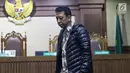 Terdakwa kasus suap jual-beli jabatan di lingkungan Kemenag, M Romahurmuziy usai menjalani sidang lanjutan di Pengadilan Tipikor, Jakarta, Rabu (18/9/2019). Sidang yang seharusnya beragendakan pembacaan eksepsi dibatalkan karena terdakwa mengaku sakit. (Liputan6.com/Helmi Fithriansyah)