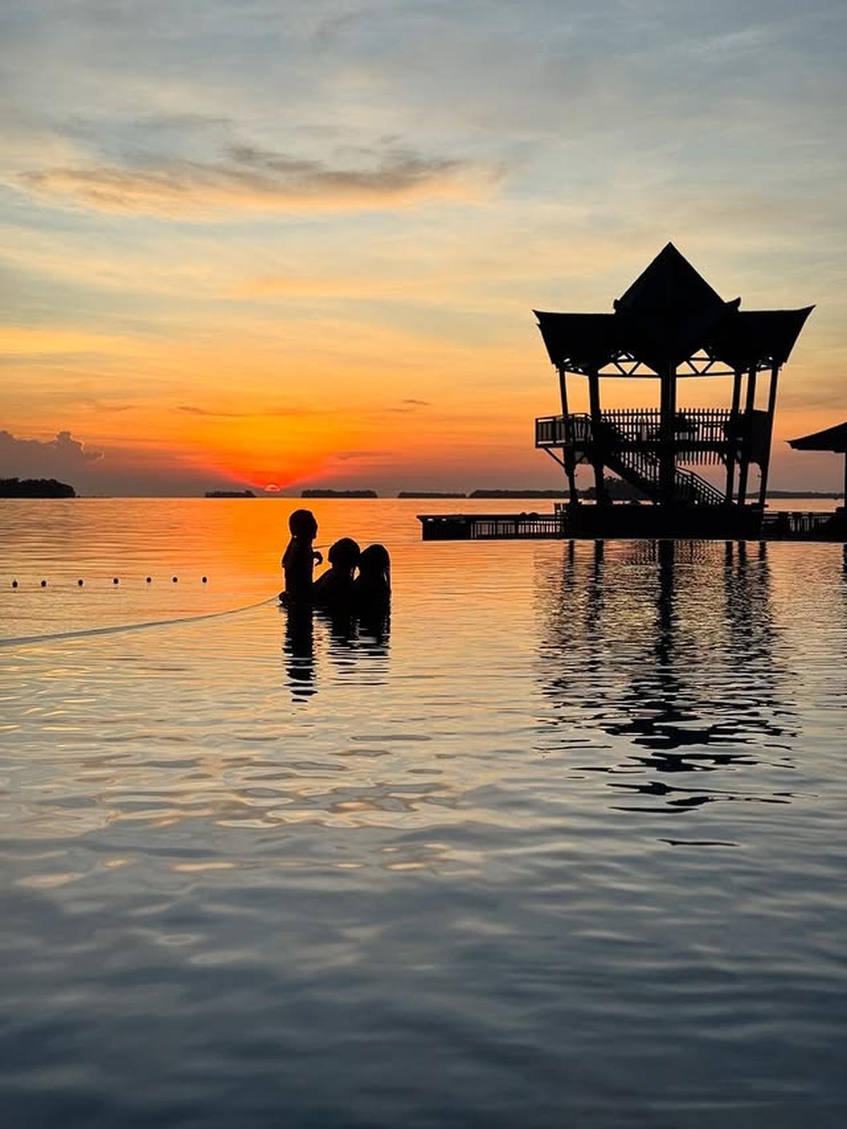 Potret Gisel dan Gempi Liburan ke Pulau Sepa, Cinta Brian Ikut Serta - Bikin Makin Happy