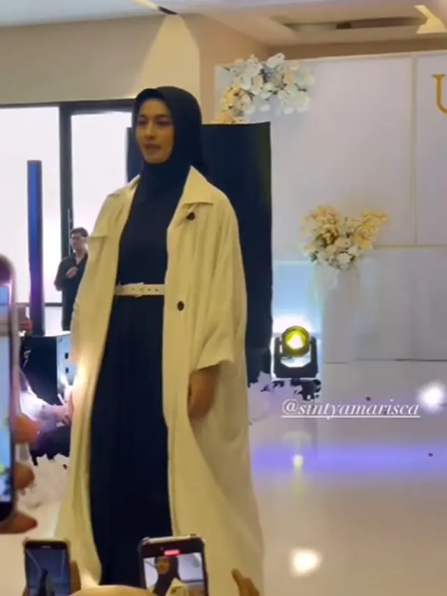 Gaya Santun Tapi Salting Sintya Marisca Kenakan Hijab di Launching Parfum Umi Pipik, Didoakan Berjodoh dengan Abidzar