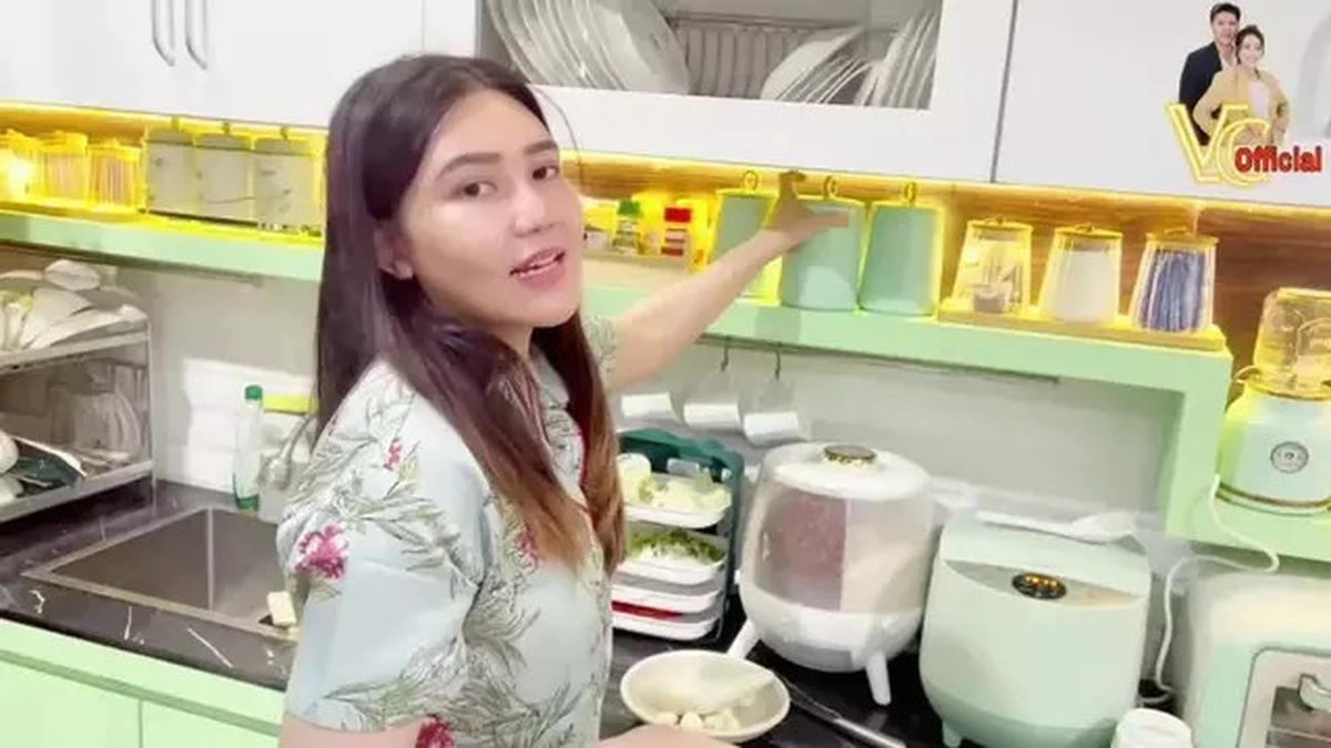 Potret Dapur Estetik di Rumah Mewah Via Vallen, Modelnya Simple dan Enak Dipandang