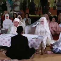 Vicky Prasetyo dan Angel Lelga resmi menikah pada Jum’at, 9 Februari 2018 di Masjid Istiqlal, Jakarta Pusat.