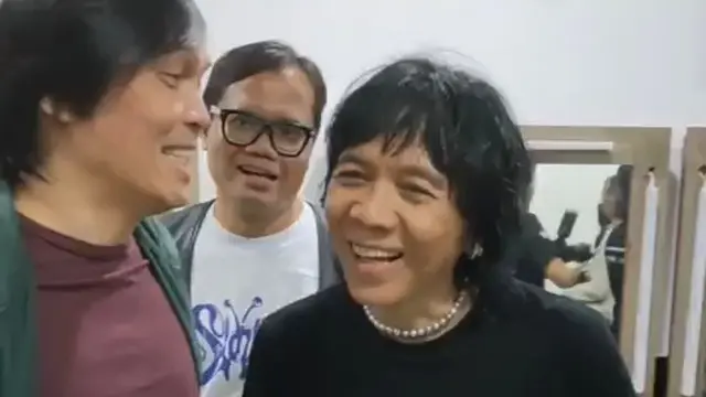 Once Mekel ikut merayakan pesta ultah Slank di Gedung Kesenian Jakarta