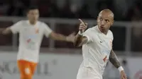 Pemain Borneo FC, Julian Faubert, saat pertandingan melawan Persija Jakarta pada laga Liga 1 di SUGBK, Jakarta, Sabtu (14/4/2018). Persija menang 2-0 atas Borneo FC. (Bola.com/M Iqbal Ichsan)