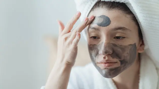 Cegah Jerawat dan Kulit Kusam, Begini Rutinitas Perawatan Kulit Penting Saat Musim Hujan