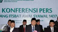 Menag Lukman Hakim Saifuddin (tengah) saat menyampaikan hasil sidang Isbat awal Syawal di Jakarta, Senin (4/7). Berdasar sidang isbat, 1 Syawal 1437 H jatuh pada Rabu (6/7). (Liputan6.com/Helmi Fithriansyah)