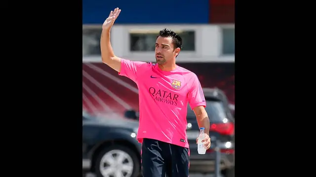 Xavi Hernandez Gantung Sepatu