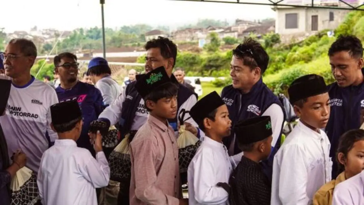 GSrek Indonesia, komunitas motor besar bergenre adventure di Indonesia melakukan bakti sosial (Istimewa)