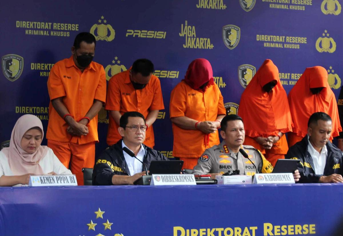 FOTO: Polisi Bongkar Jaringan Aborsi Ilegal Berkedok Layanan Daring