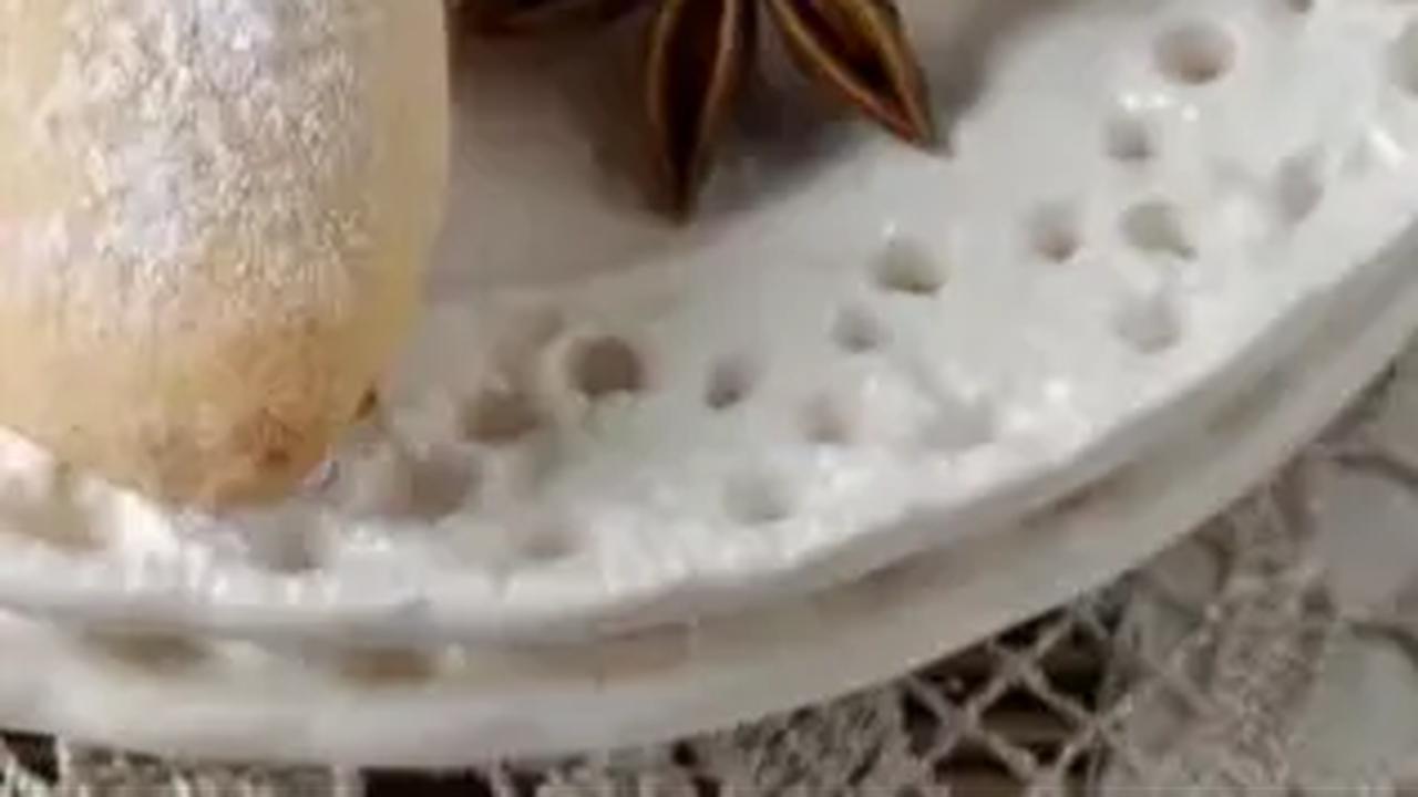 6. Resep Camilan Olahan Keju: Cream Cheese Crescent Cookies