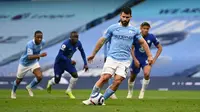 Sergio Aguero membuang kesempatan mencetak gol ke gawang Chelsea setelah bola tendangan penalti gaya panenka yang dilakukannya berhasil dijinakkan Edouard Mendy. (AFP/Shaun Botterill)