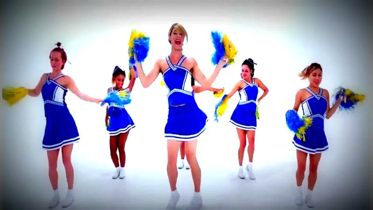 Parodi Kocak Lansia Tirukan Video 'Shake It Off' Taylor Swift