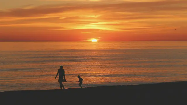 Ilustrasi sunset, matahari tenggelam