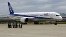 Pesawat Boeing 787-9 Dreamliner milik All Nippon Airways (ANA) bersiap melakukan penerbangan perdana di Bandara Haneda, Tokyo, Jepang, (4/8/2014). (REUTERS/Yuya Shino)