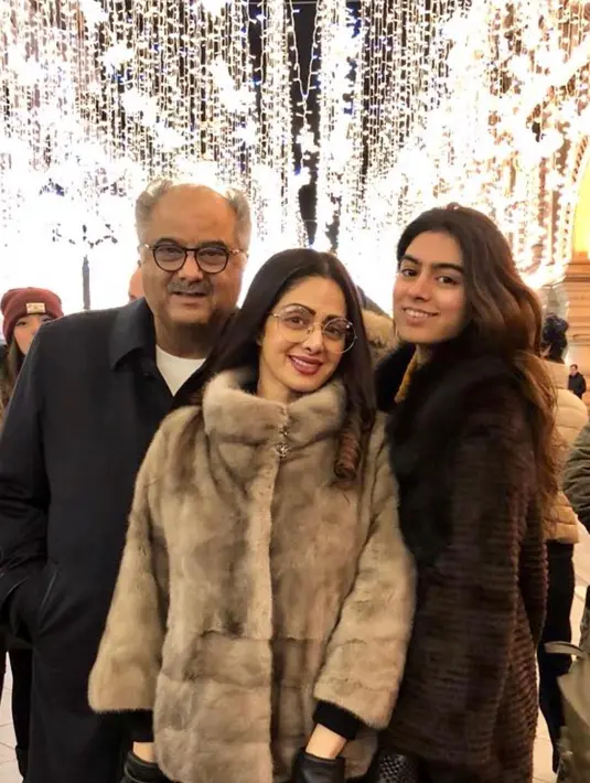Keharmonisan Sridevi Kapoor dan Boney Kapoor kini tinggal lah kenangan. Begitu juga dengan kehadirannya di dunia hiburan yang pastinya membuat para penggemar sangat merindukannya. (Instagram/sridevi.kapoor)
