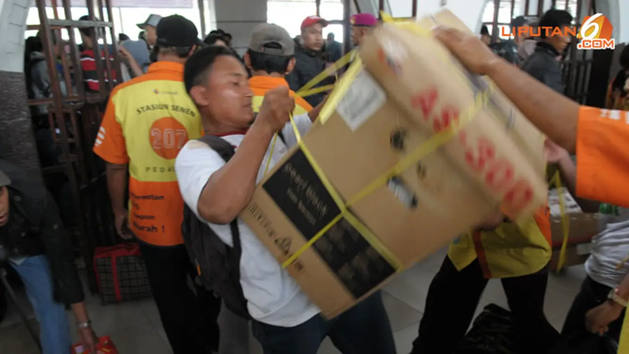 4foto-pemudik-130804c.jpg