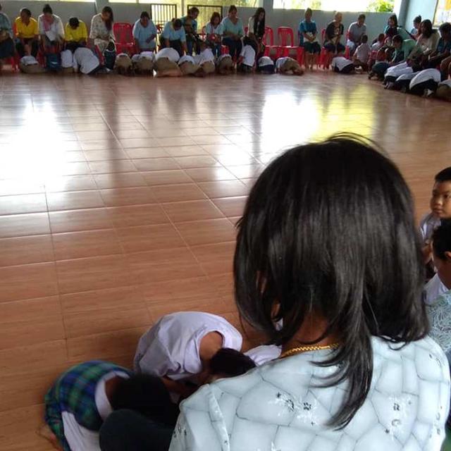 Pria berdandan seperti wanita demi anaknya di Hari Ibu