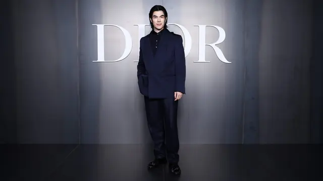 6 Adu Gaya Artis Pria di Dior Men’s Winter 2025-2026 Show, Nam Joo Hyuk, Robert Pattinson, hingga DJ Snake