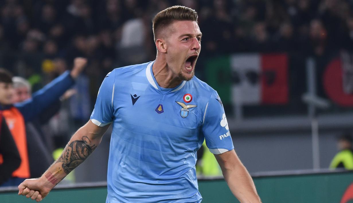1. Sergej Milinkovic-Savic (Lazio)- Gelandang berusia 25 tahun itu sudah mengoleksi lima gol dan tujuh assist dari 31 penampilannya sejauh ini. Performa cemerlangnya juga membawa Lazio ke papan atas klasemen Serie A sementara. (AFP/Filippo Monteforte)