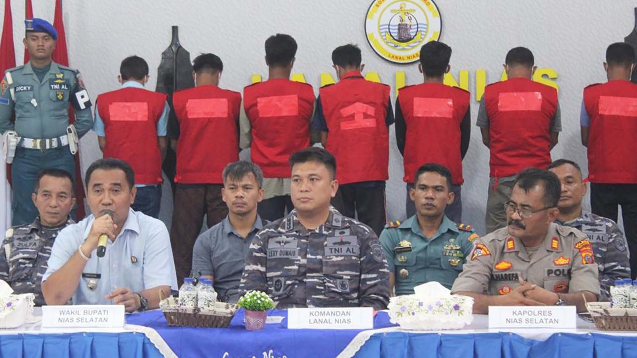 FOTO: TNI AL Amankan Kapal KM Rezeki, Gunakan Bom untuk Tangkap Ikan