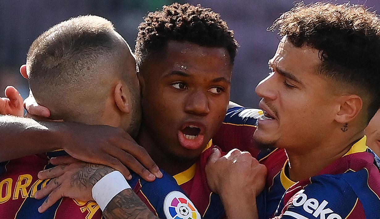 Ansu Fati berhasil menunjukkan kemampuannya ketika fase pembukaan musim 2020/2021 silam. Dirinya tercatat mencetak lima gol dan empat assist dalam 10 penampilan di La Liga dan Liga Champion. Saat ini, nilai banderolnya mencapai 60 juta Euro. (Foto: AFP/Lluis Gene)